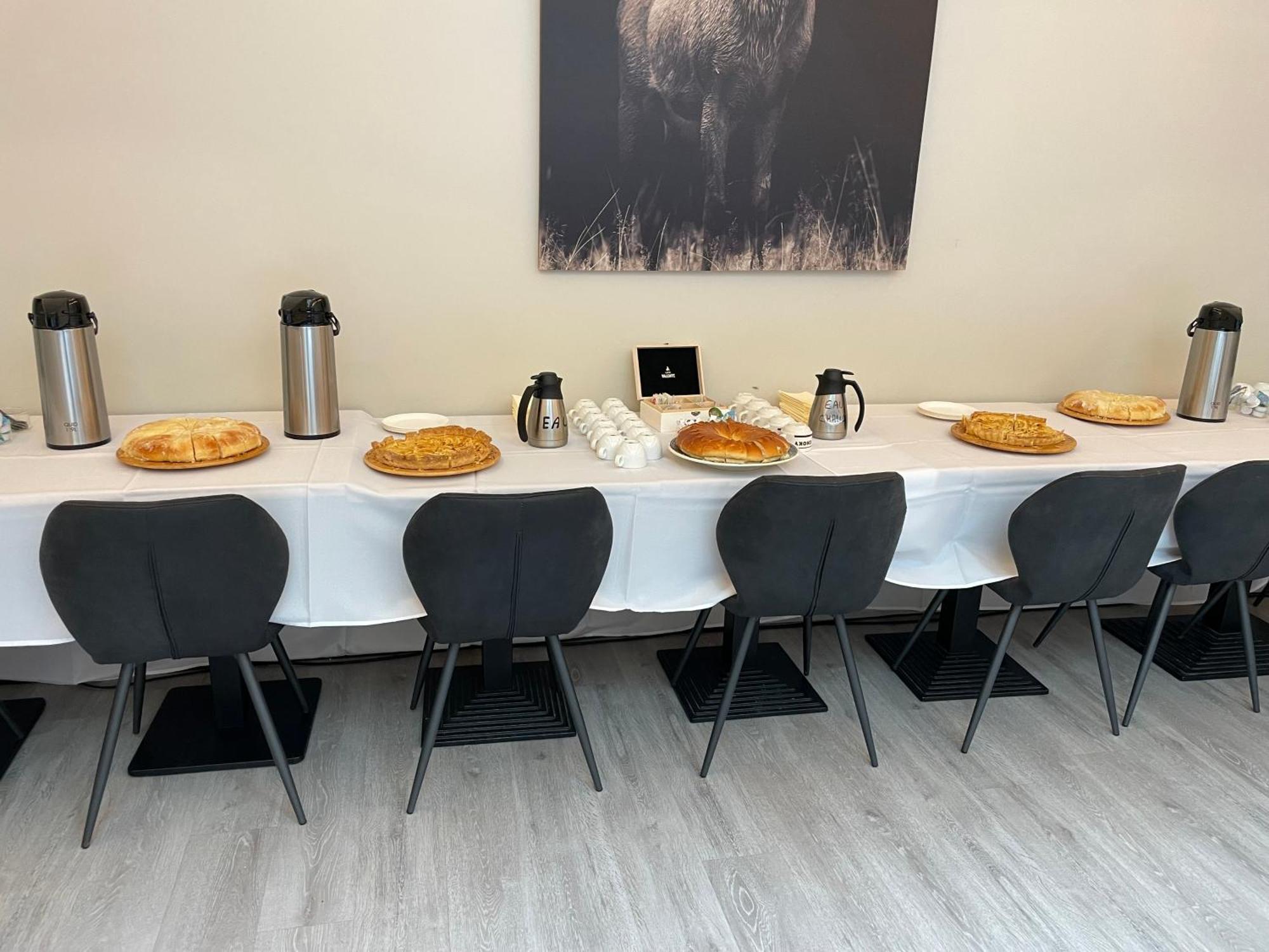 Le Grand Cerf Hotel Carignan Екстериор снимка
