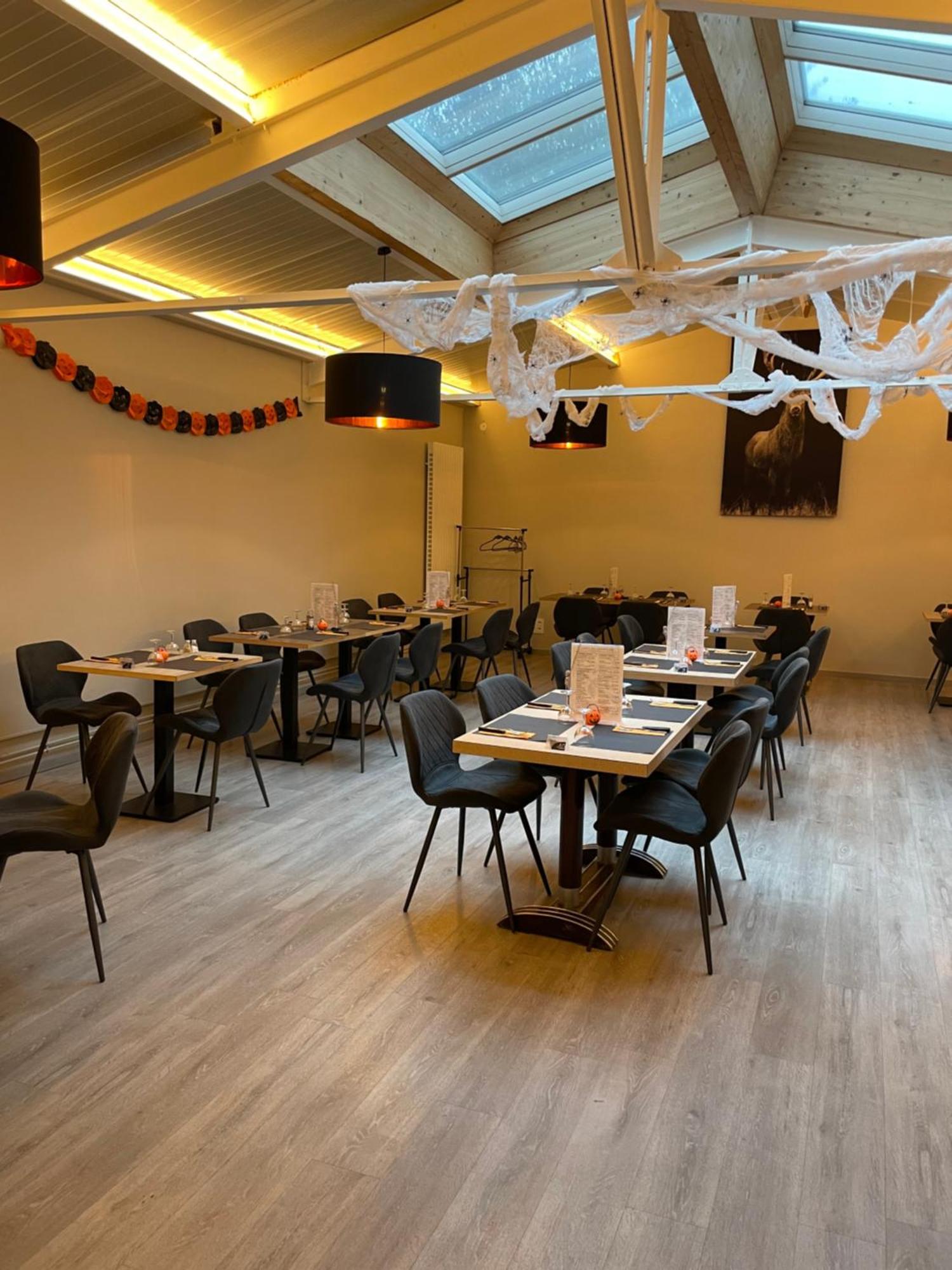 Le Grand Cerf Hotel Carignan Екстериор снимка