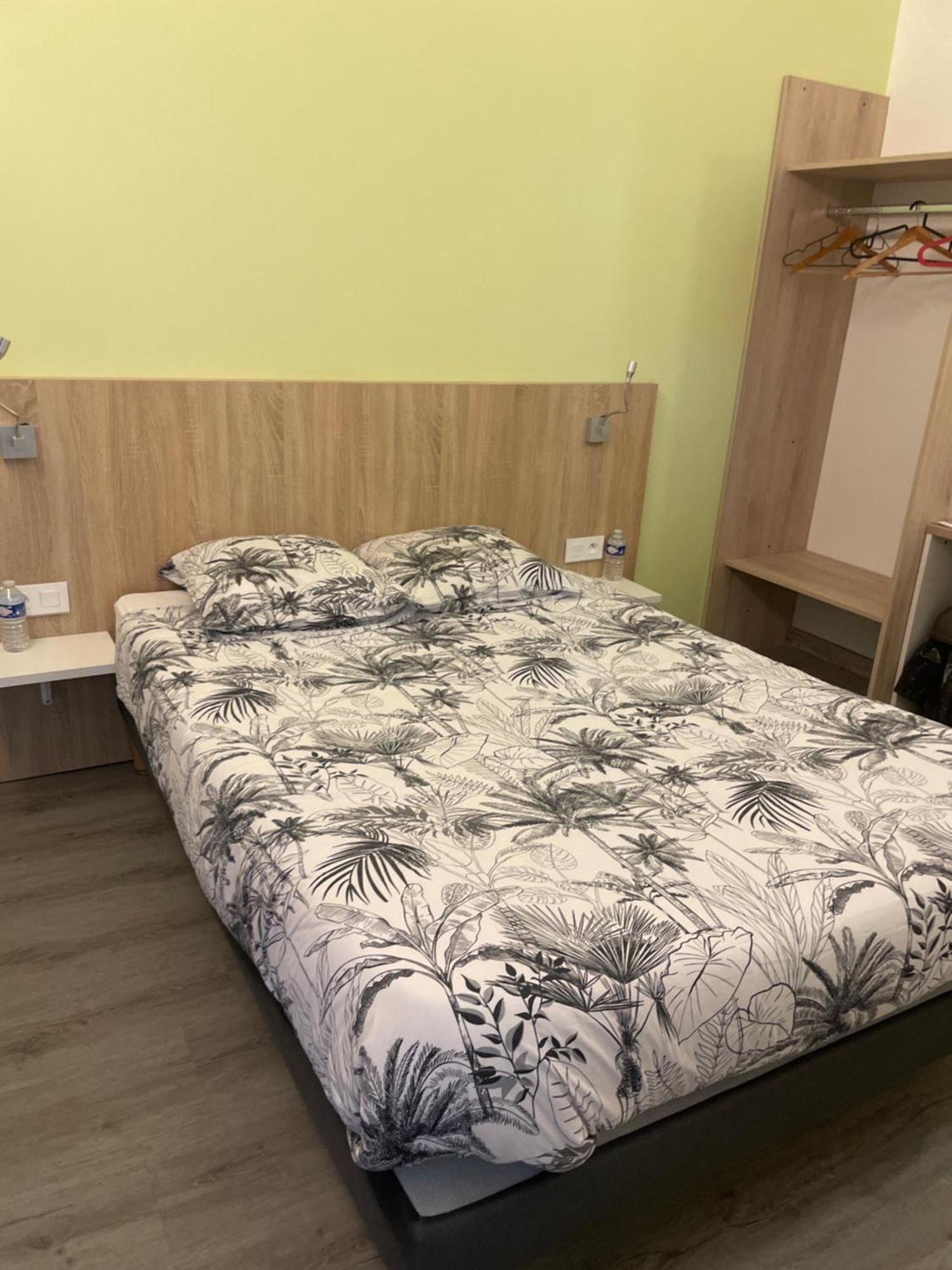 Le Grand Cerf Hotel Carignan Екстериор снимка